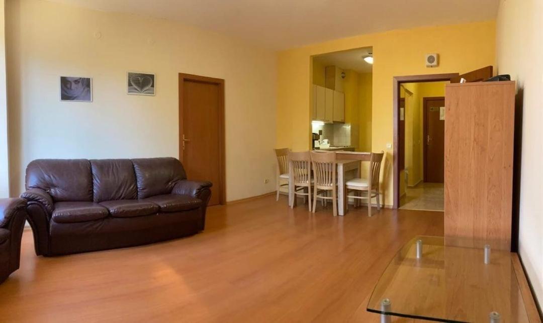 Flora Apartment 613 بوروفتس المظهر الخارجي الصورة